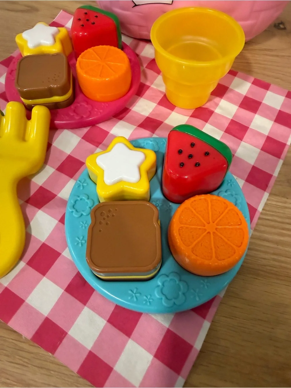 Leapfrog Shapes and Sharing Picnic Basket